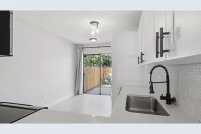 2260 Plum Court, Pembroke Pines, FL 33026 - Photo 14