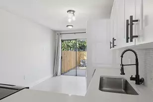 2260 Plum Ct, Pembroke Pines, FL 33026 - Photo 14