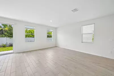 608 Salisbury Circle, Fort Pierce, FL 34982 - Photo 8