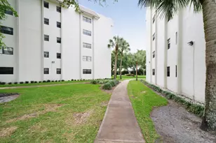 9220 SW 14th St, Boca Raton, FL 33428 - Photo 2