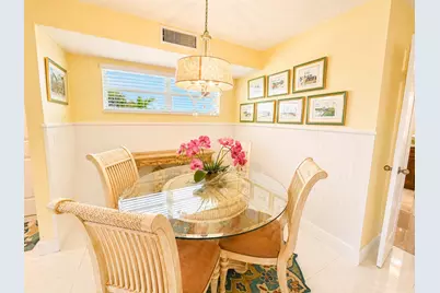 12 Colonial Club Drive #305, Boynton Beach, FL 33435 - Photo 8