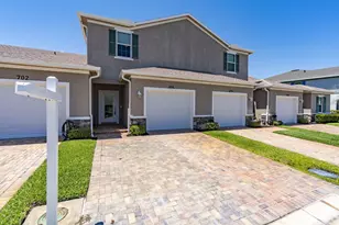 696 NE Waters Edge Ln, Port Saint Lucie, FL 34983 - Photo 2