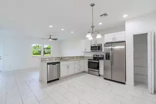 696 NE Waters Edge Ln, Port Saint Lucie, FL 34983 - Photo 4