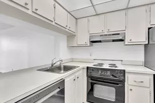 9470 Poinciana Pl, Davie, FL 33324 - Photo 14