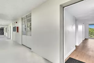 9470 Poinciana Pl, Davie, FL 33324 - Photo 10