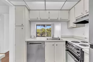 9470 Poinciana Pl, Davie, FL 33324 - Photo 14