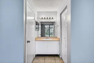 738 Executive Center Dr, West Palm Beach, FL 33401 - Photo 12