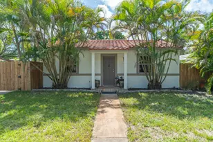 820 SW 18th Ct, Fort Lauderdale, FL 33315 - Photo 1