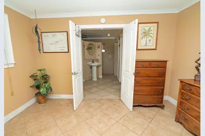 820 SW 18th Court, Fort Lauderdale, FL 33315 - Photo 18