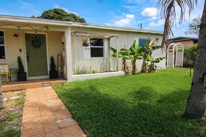 1110 14th Court S, Lake Worth Beach, FL 33460 - Photo 2