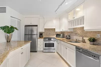 3000 Holiday Drive #1104, Fort Lauderdale, FL 33316 - Photo 12