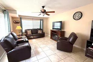 40 Essex Ct, Royal Palm Beach, FL 33411 - Photo 4