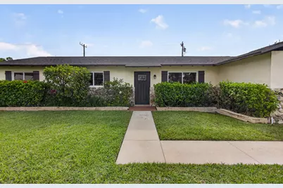 9820 Jonquil Circle N, Palm Beach Gardens, FL 33410 - Photo 2