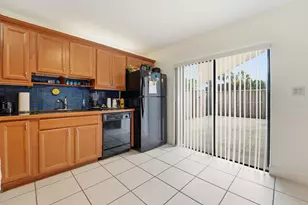 317 3rd Ct, Palm Beach Gardens, FL 33410 - Photo 4