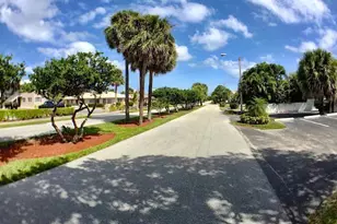660 Glouchester St, Boca Raton, FL 33487 - Photo 2