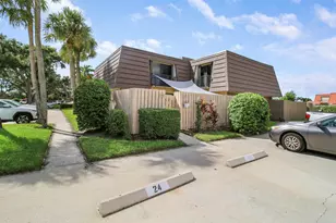 912 9th Ct, Palm Beach Gardens, FL 33410 - Photo 2