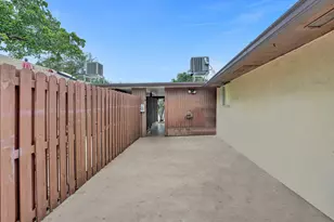 3747 E Valley Green Dr, Davie, FL 33328 - Photo 32