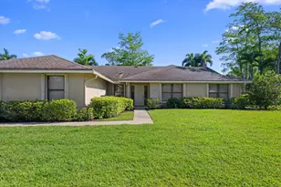 657 Juniper Pl, Wellington, FL 33414 - Photo 2