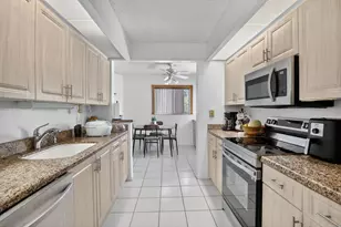 13700 SW 11th St, Pembroke Pines, FL 33027 - Photo 12