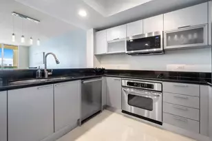 2650 Lake Shore Dr, Riviera Beach, FL 33404 - Photo 12