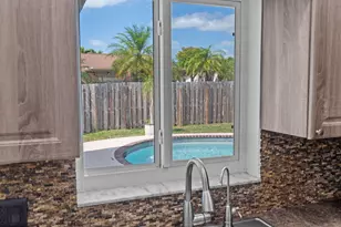 11831 NW 38th Pl, Sunrise, FL 33323 - Photo 18