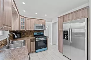 11831 NW 38th Pl, Sunrise, FL 33323 - Photo 16