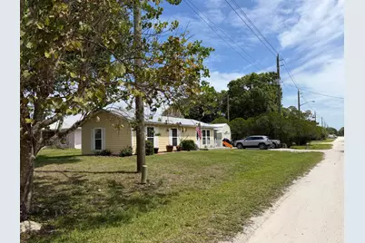 2326 SW 15th St Street SW, Vero Beach, FL 32962 - Photo 2
