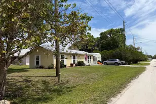2326 SW 15th St Street SW, Vero Beach, FL 32962 - Photo 2