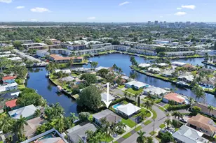 381 SE 3rd St, Pompano Beach, FL 33060 - Photo 2