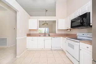 2590 E Aragon Blvd, Sunrise, FL 33313 - Photo 18