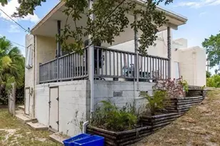 827 N A Street E, Lake Worth Beach, FL 33460 - Photo 2