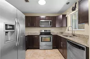 1712 NE 25th St, Wilton Manors, FL 33305 - Photo 2