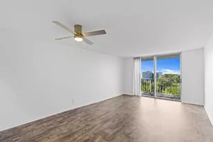 470 Executive Center Dr, West Palm Beach, FL 33401 - Photo 2