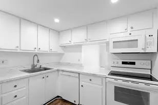 470 Executive Center Dr, West Palm Beach, FL 33401 - Photo 6