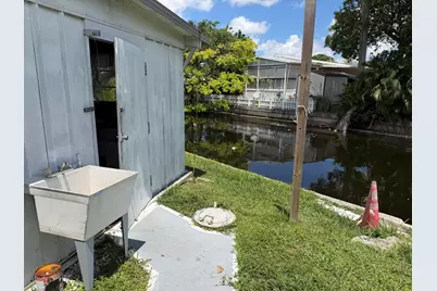 1670 SW 85th Avenue, Davie, FL 33324 - Photo 4