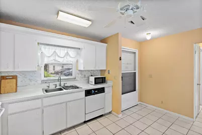 6531 SE Federal Highway #M112, Stuart, FL 34997 - Photo 8