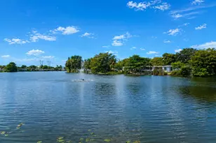 620 NW 215th Ave, Pembroke Pines, FL 33029 - Photo 4
