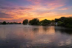 620 NW 215th Ave, Pembroke Pines, FL 33029 - Photo 2