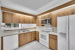 1713 Whitehall Dr, Davie, FL 33324 - Photo 8