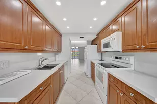 13001 SW 15th Ct, Pembroke Pines, FL 33027 - Photo 6