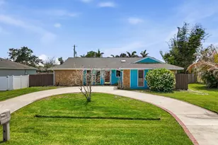 814 SE Celtic Ave, Port Saint Lucie, FL 34983 - Photo 32