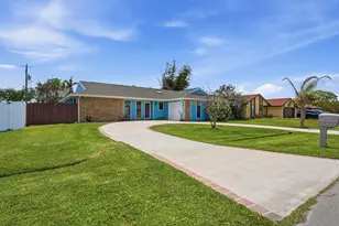 814 SE Celtic Ave, Port Saint Lucie, FL 34983 - Photo 2