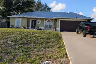 531 SW Bradshaw Cir, Port Saint Lucie, FL 34953 - Photo 2