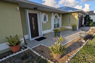 531 SW Bradshaw Cir, Port Saint Lucie, FL 34953 - Photo 4