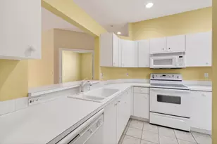 10641 Royal Caribbean Cir, Boynton Beach, FL 33437 - Photo 8