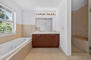 2725 NE 8th Ave, Wilton Manors, FL 33334 - Photo 20