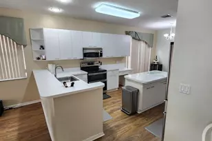 15729 NW Tenth Street NW, Pembroke Pines, FL 33028 - Photo 4