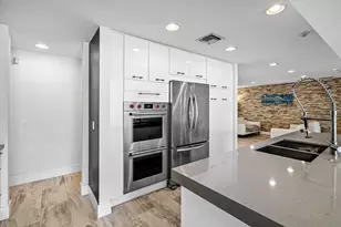 740 NE 36th St, Boca Raton, FL 33431 - Photo 10
