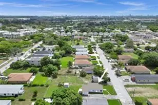2055 NW 8th St, Pompano Beach, FL 33069 - Photo 2