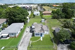 2055 NW 8th St, Pompano Beach, FL 33069 - Photo 10